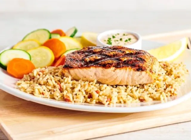 Outback Steakhouse Grilled Salmon with Remoulade