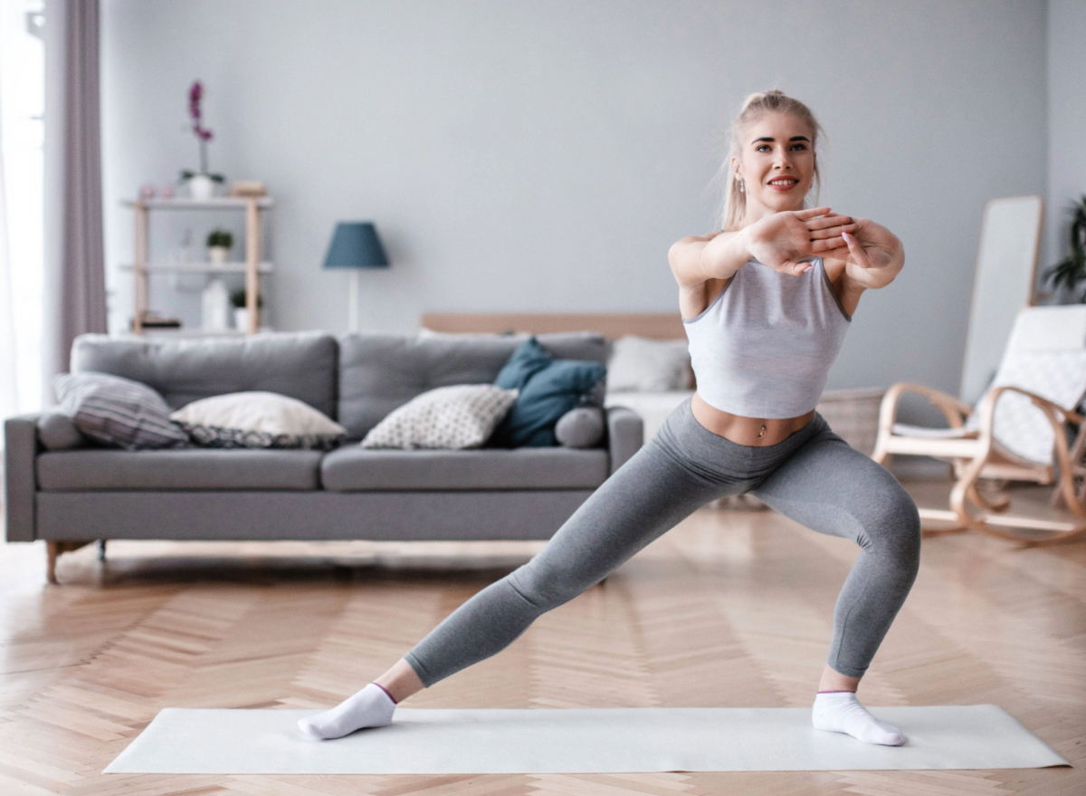 woman doing side lunges, concept of superset workouts for belly fat