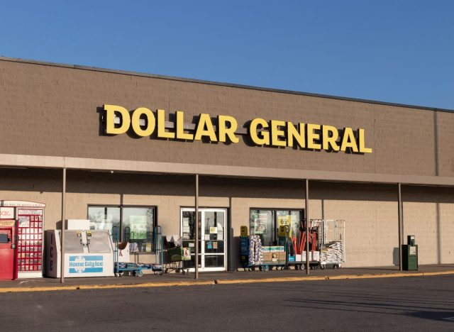 Dollar General exterior