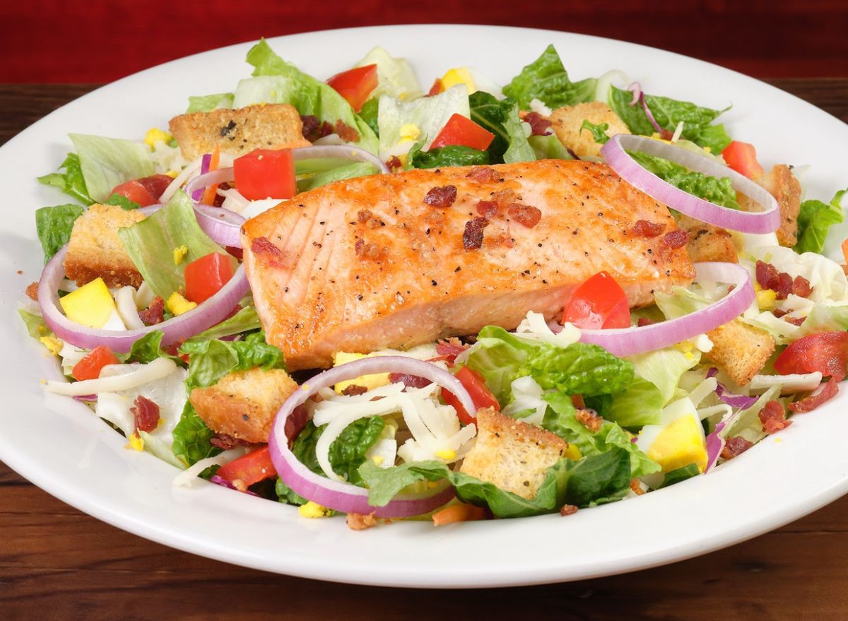 the-1-healthiest-texas-roadhouse-order-according-to-a-dietitian