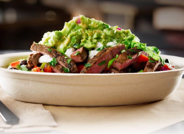 a photo of Chipotle's carne asada bowl