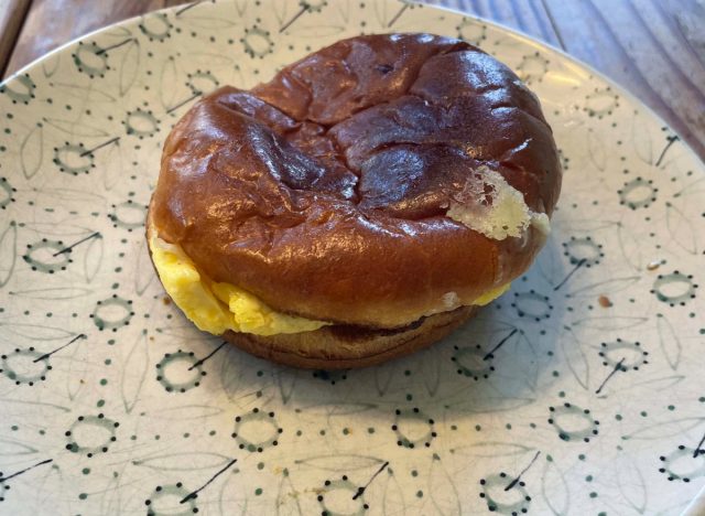 panera egg and cheese on brioche on a printed plate.
