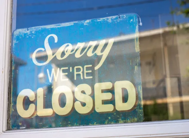 Restaurant closures sign