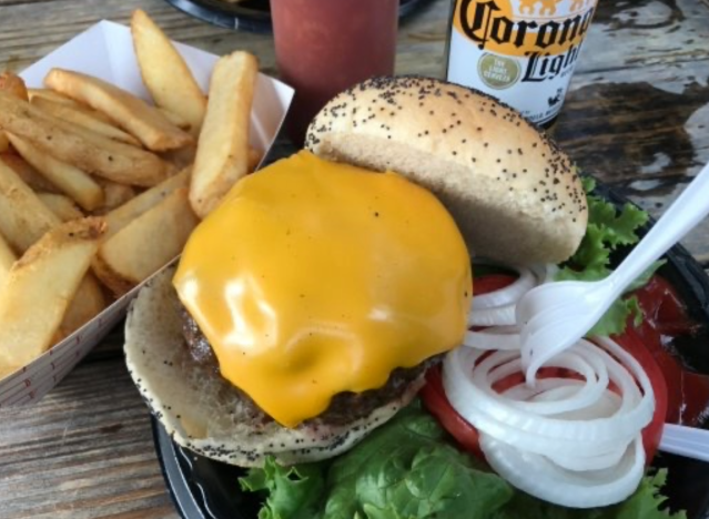 le tub burger and fries.