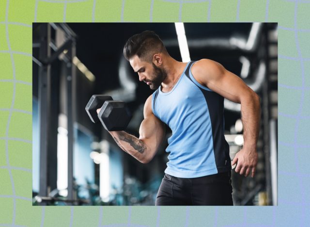 muscular man doing a dumbbell bicep curl at the gym