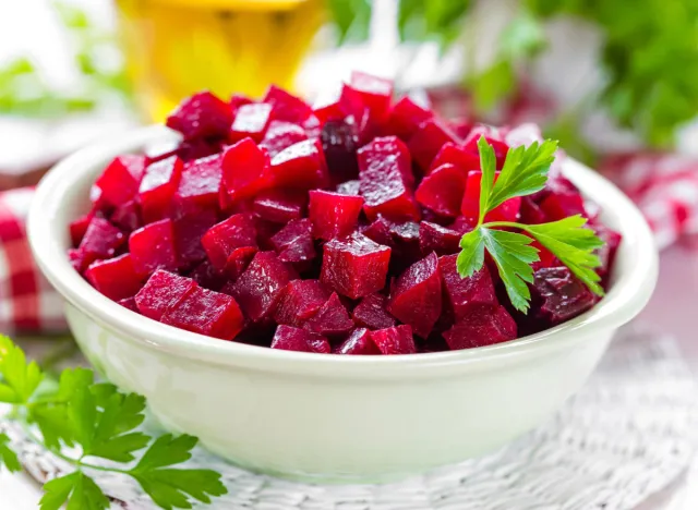 sliced beets in bowl