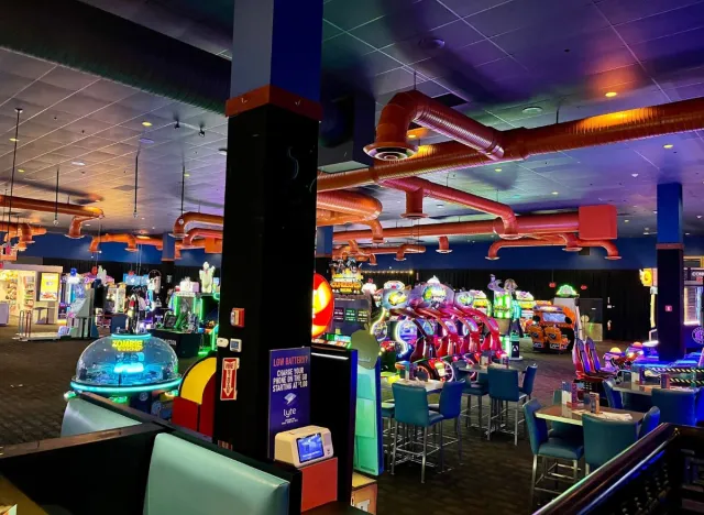 Dave & Buster's interior
