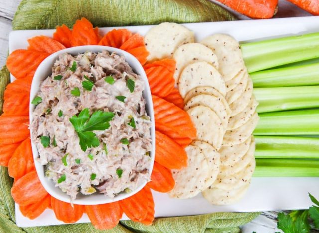bowl of Greek yogurt tuna salad with veggies and crackers