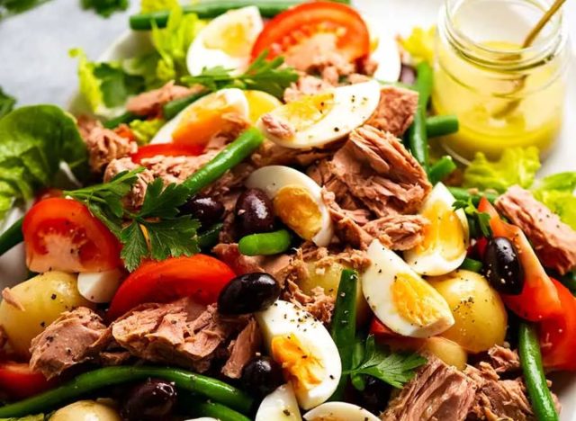 plate of nicoise salad with canned tuna
