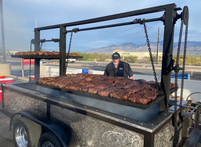 a cart of meat from bbq 4 u in Tuscon arizona