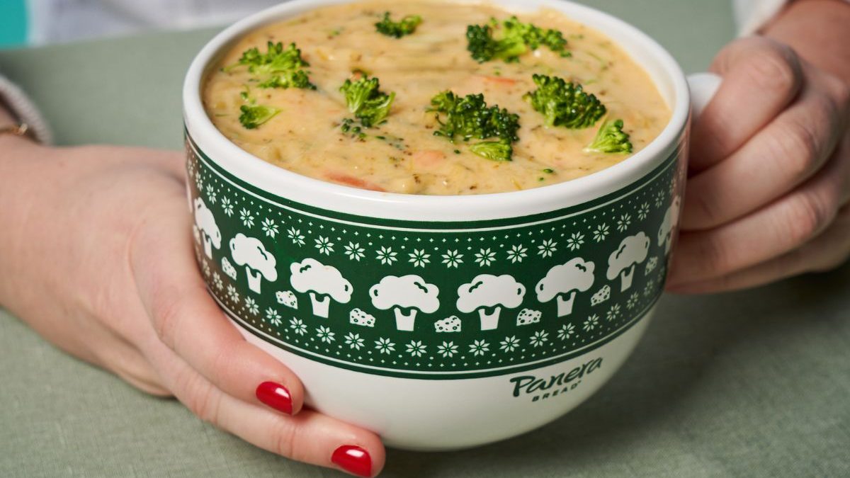 panera restocks limited-edition holiday soup cups with $20 gift cards Panera's Sold-Out Holiday Soup Cups Are Back Today