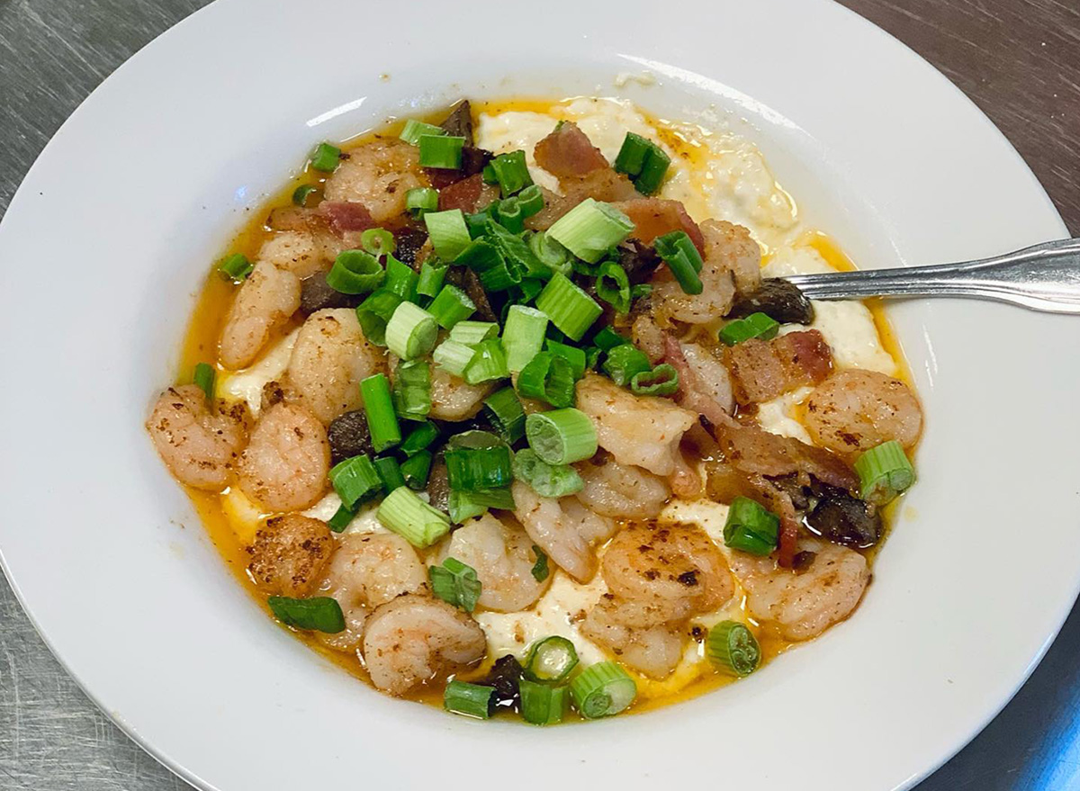 6 Restaurant Chains That Serve the Best Shrimp and Grits