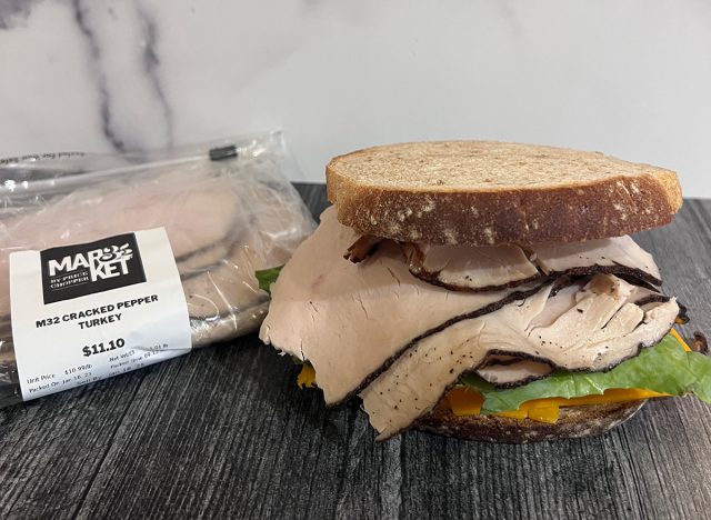 Market 32 Cracked Pepper Turkey