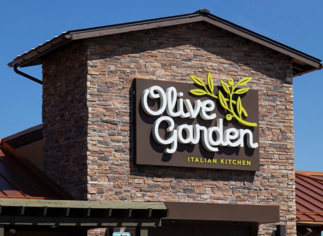 Indianapolis - Circa April 2020: Olive Garden Italian Restaurant. Olive Garden is offering call ahead take out and delivery meals during social distancing.