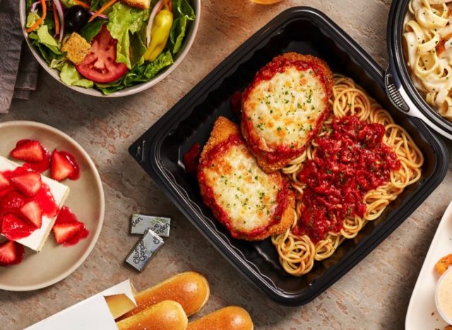 7 Restaurant Chains Where You Can Still Get a Full Meal Under $13