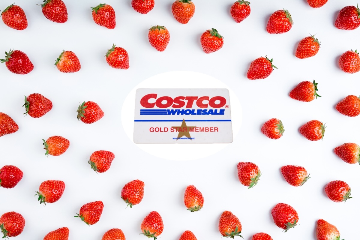 Strawberry,On,White,Background,,Top,View.,Berries,Pattern,,Flat,Lay.