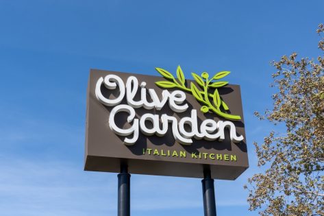 Olive Garden Just Lost Its Crown as America’s Top Restaurant Chain to This Shocker