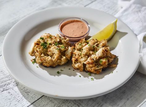 5 Chains With the Best Crab Cakes, Say Chefs