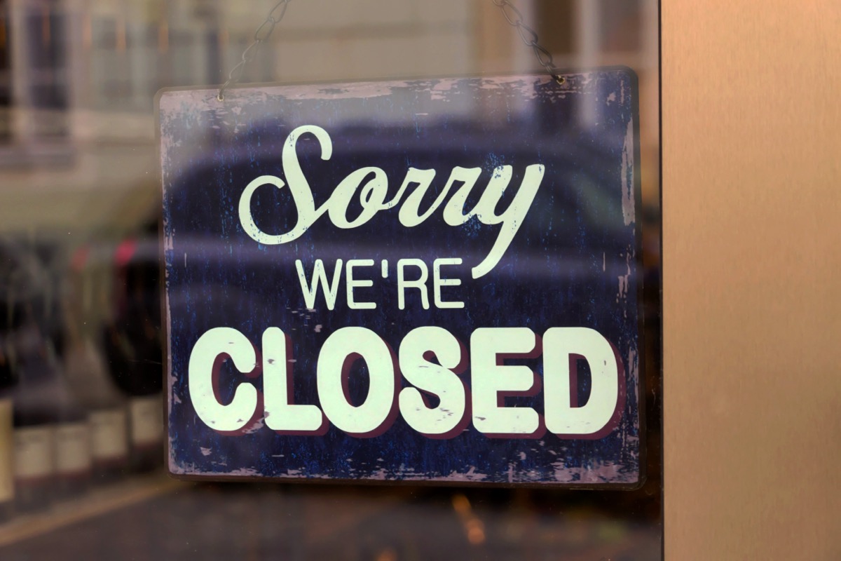 a closed shop has a sign in the schauf nests. sorry, we're closed