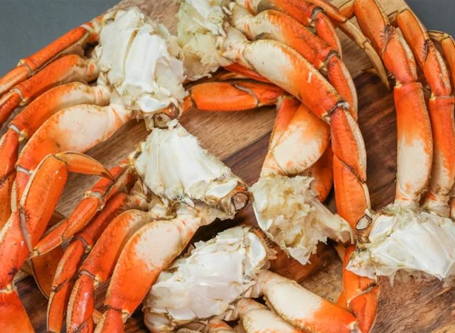 Northwest Fish Colossal Alaskan Wild Dungeness Crab Sections