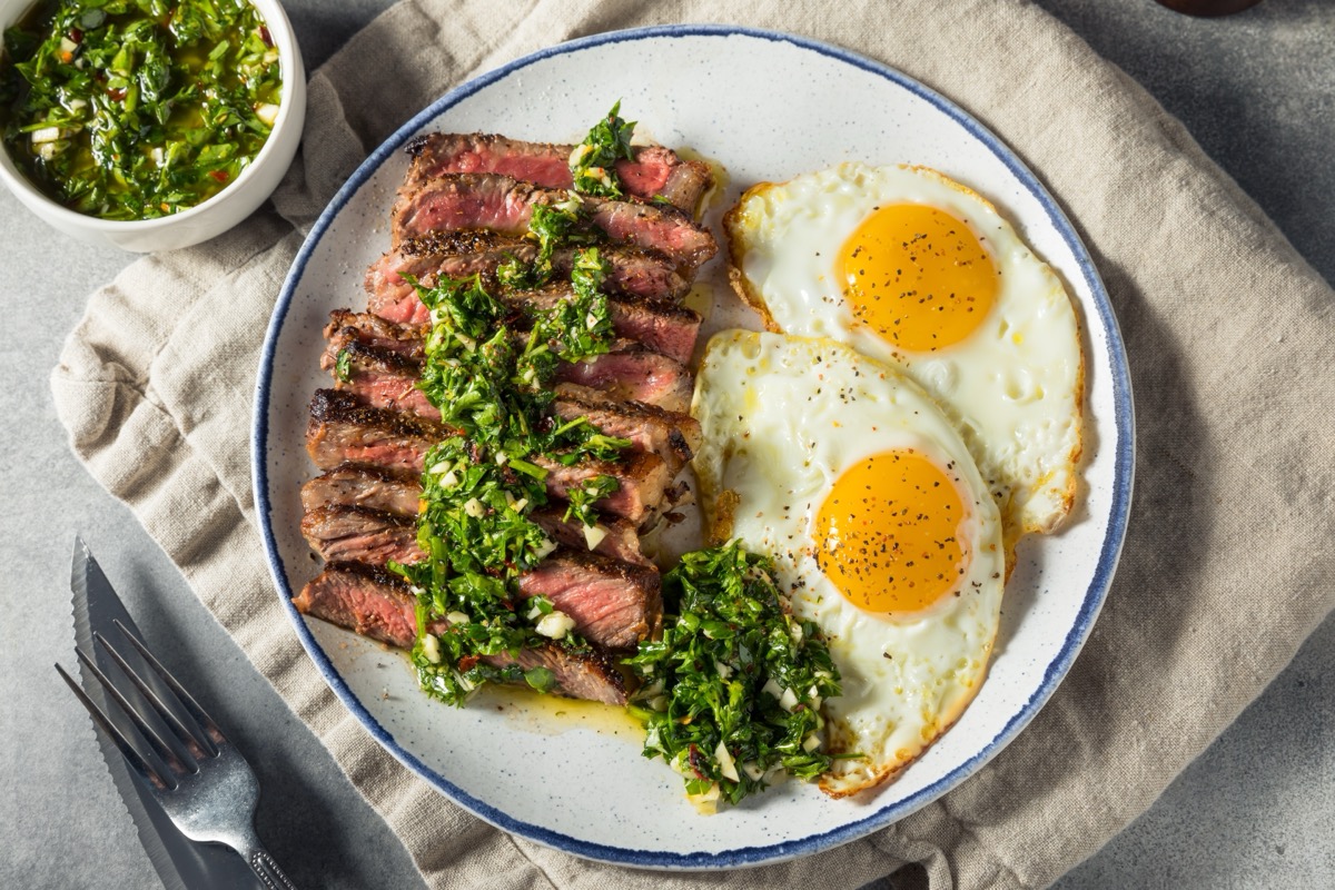 Homemade,American,Steak,And,Eggs,Breakfast,With,Parsley,And,Salt