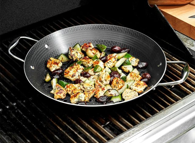 Hexclad's Hybrid BBQ Grill Pan