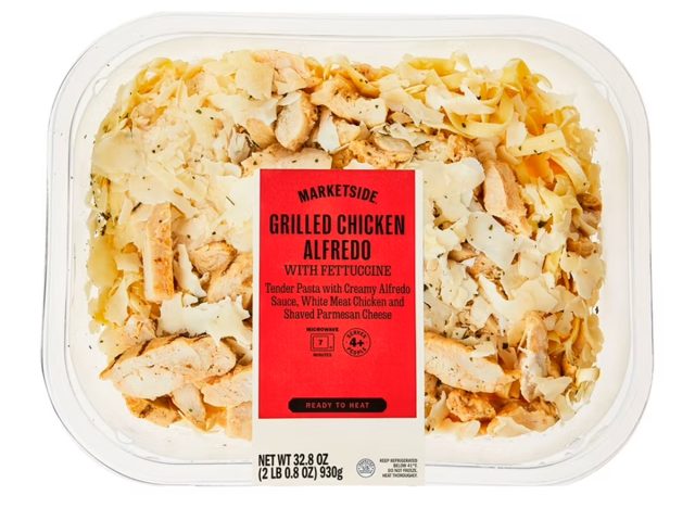 Marketside Grilled Chicken Alfredo with Fettuccine Tender Pasta with Creamy Alfredo Sauce