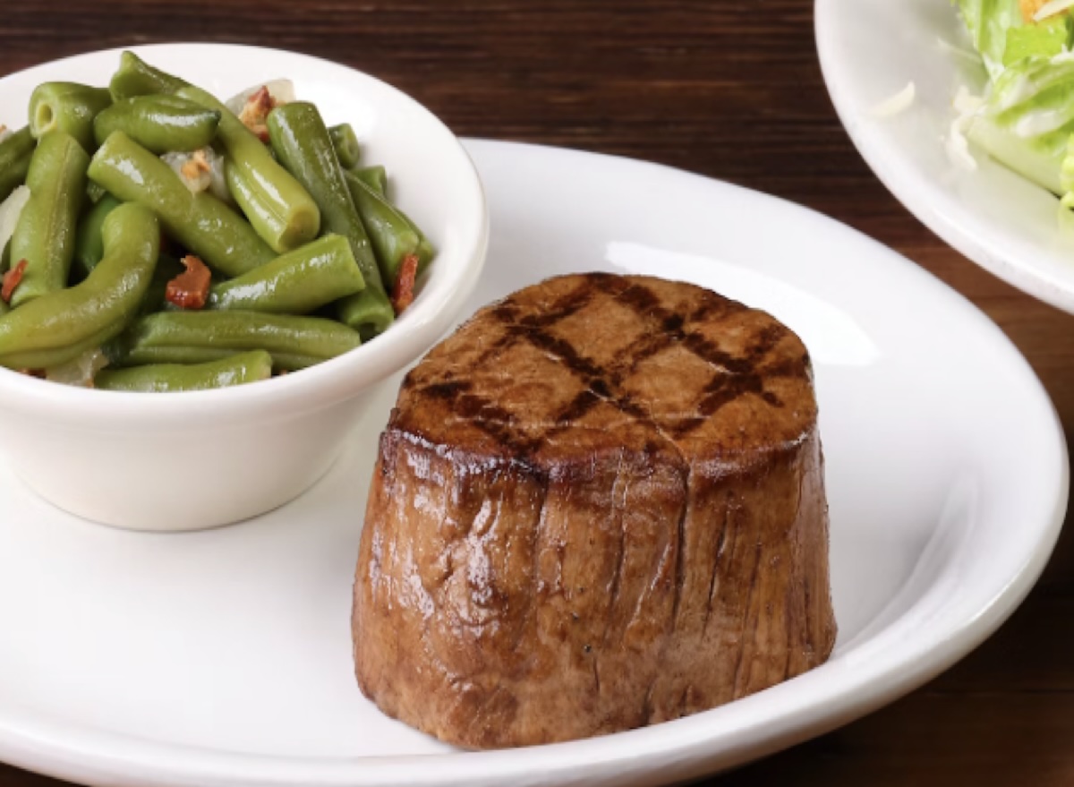 Texas Roadhouse, filet mignon, main, restaurants, chains