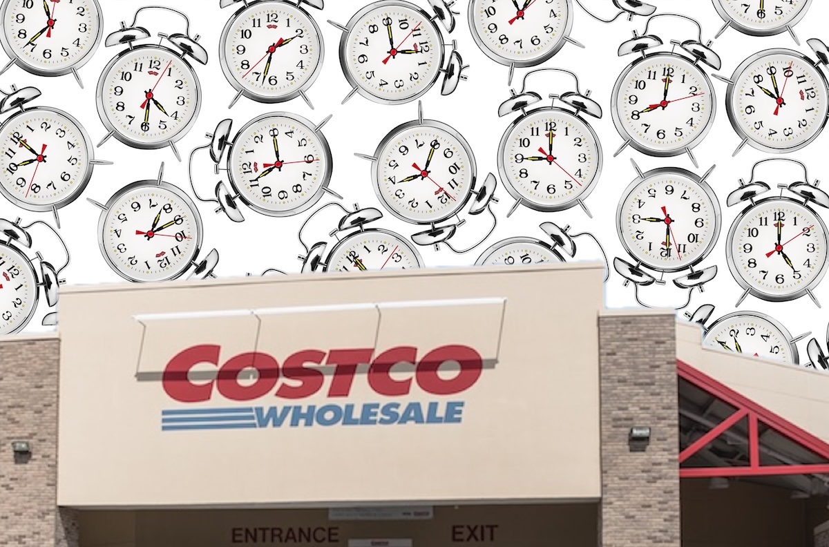 Many,Alarm,Clocks,Isolated,On,White,Background