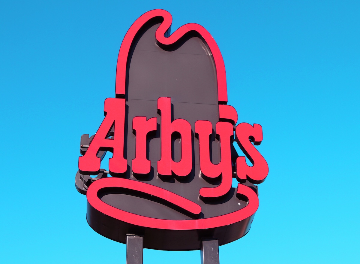 Nashville,,Tn june,,2015:,Arby’s,Sign,Set,Against,Blue,Sky.,Arby’s