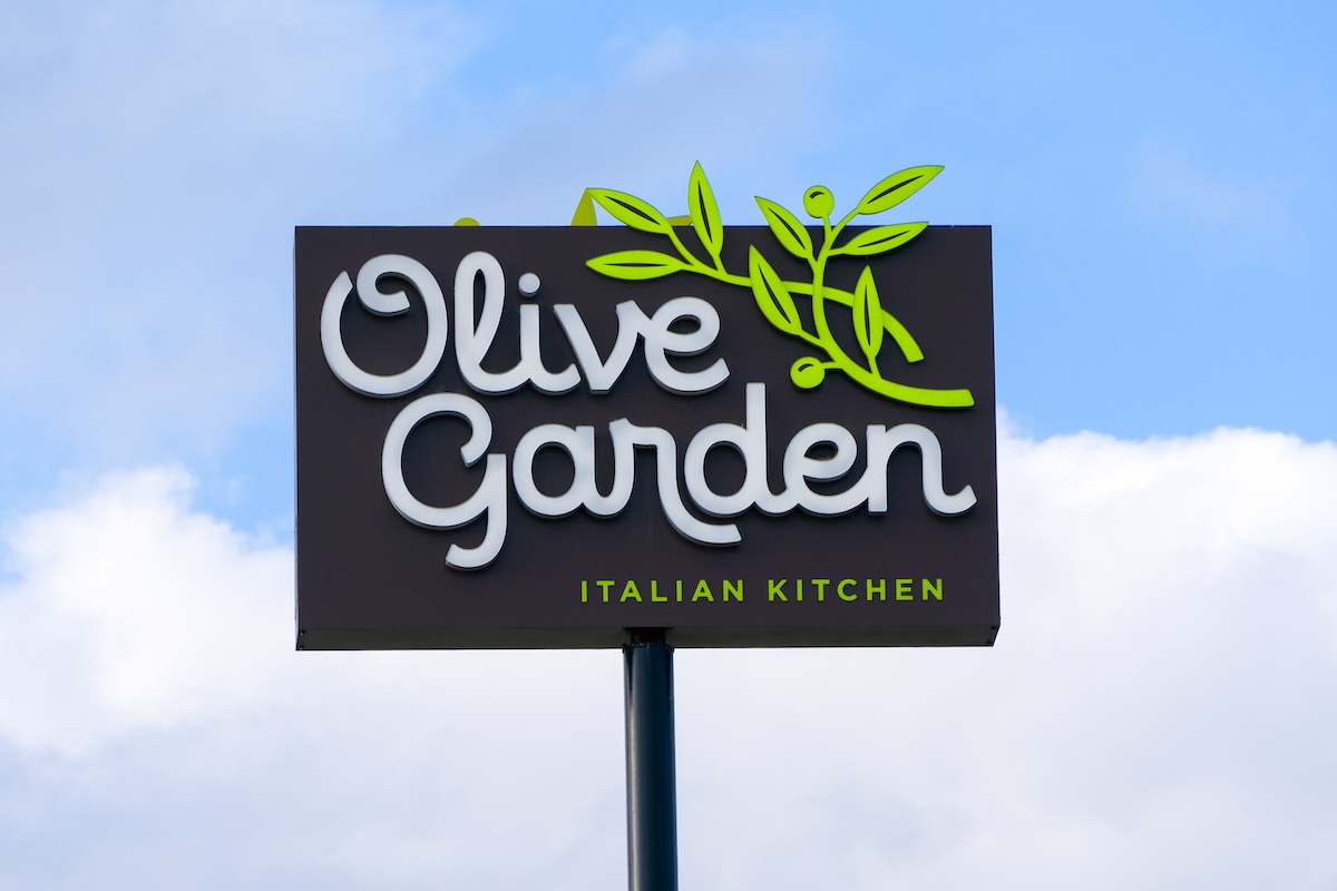 Moore,,Ok/usa, ,May,20,,2016:,Olive,Garden,Restaurant,Sign