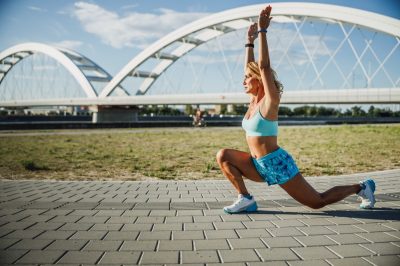 4 Ways To Walk for Torching Belly Fat and Building Muscle, According to Trainers