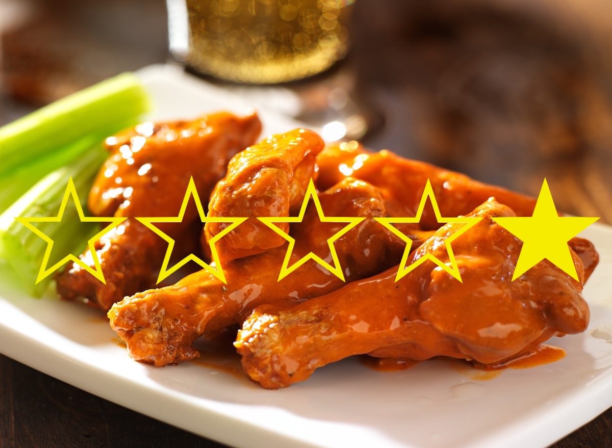 Buffalo,Chicken,Wings,With,Beer