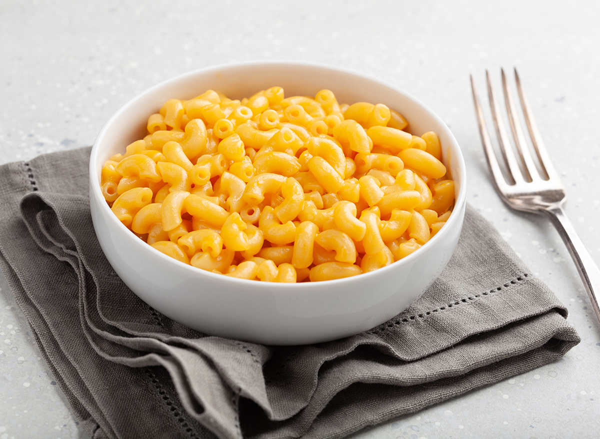 American creamy macaroni and cheese pasta