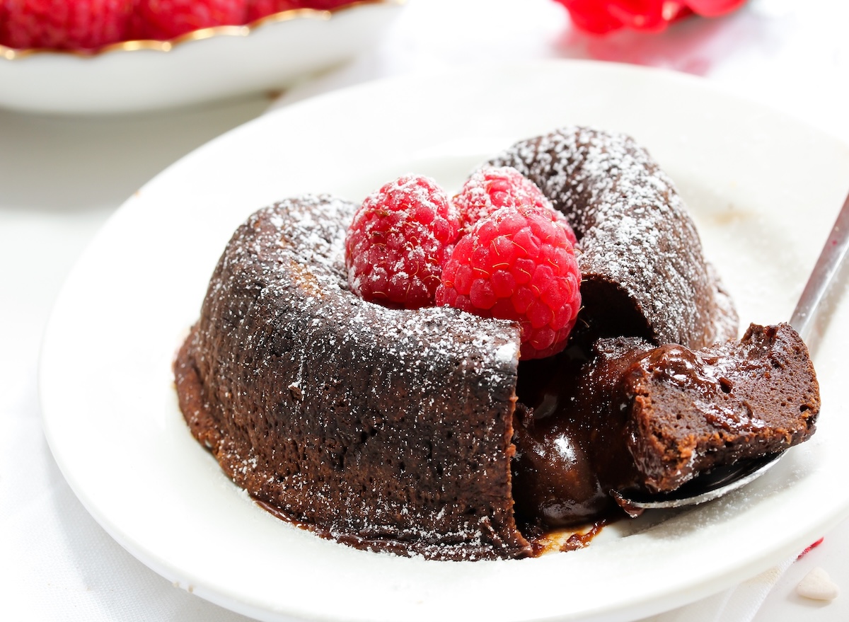 Chocolate,Lava,Cake,/,Molten,Lava,Cake,In,Heart,Shape,