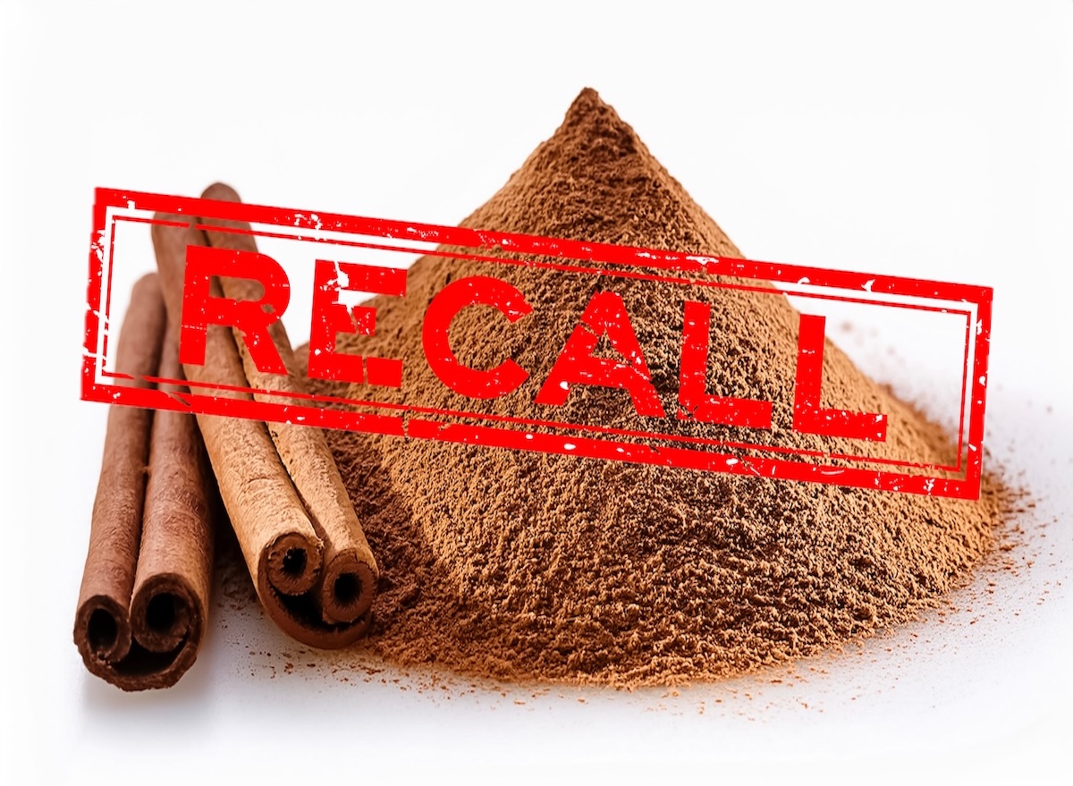 Cinnamon,Sticks,And,Powder,,Isolated,On,White,Background