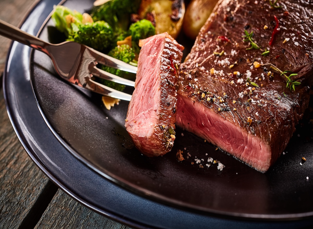 Cropped,Close,Up,On,Cut,Of,Medium,Rare,Cooked,Beef