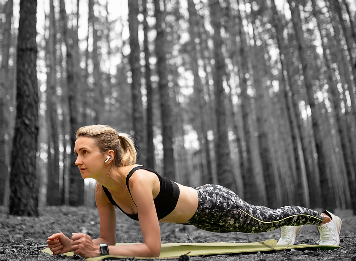 Woman,Doing,Forearm,Plank,Pose,Outdoors,In,Forest,On,Fresh