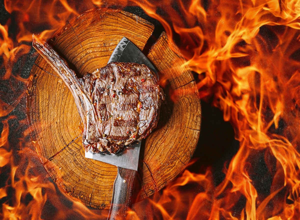 Grilled,Marbled,Beef,Steak,And,Fire