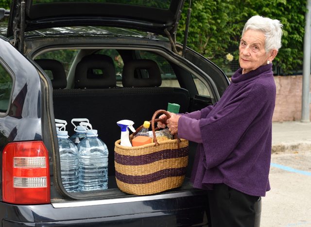 Old woman downloading the car purchase