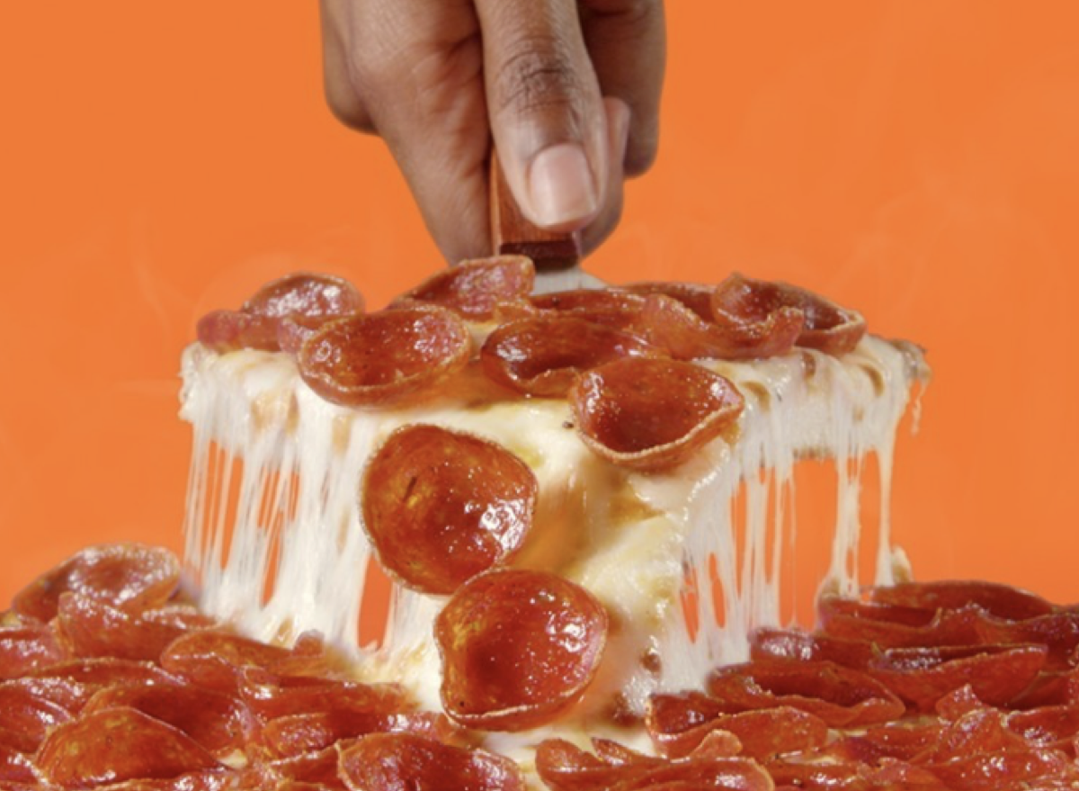 4 Chain Restaurants With the Best Pizza, According to Chefs