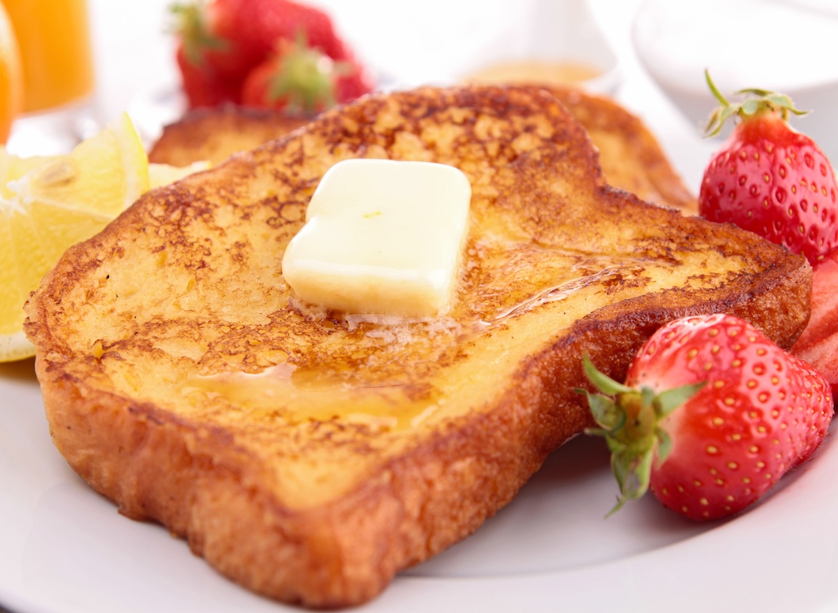 French,Toast,With,Fruits