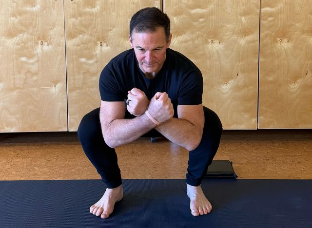 Five-Bedroom-exercises-11-Victory-Squat-Squat-down