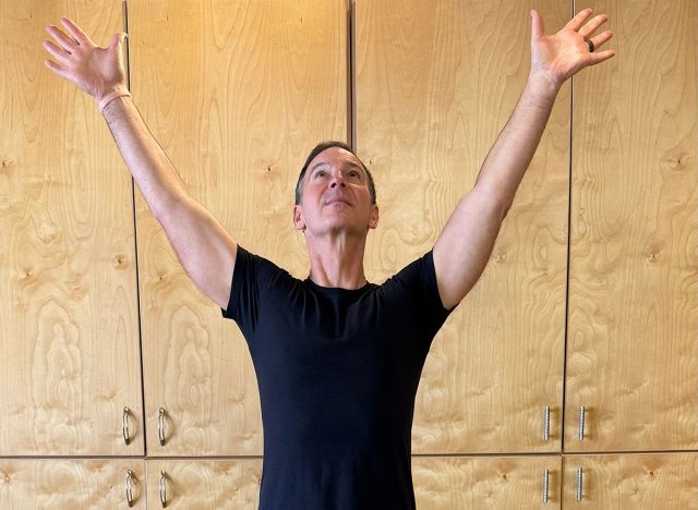 Five-Bedroom-exercises-12-Victory-Squat-Squat-up