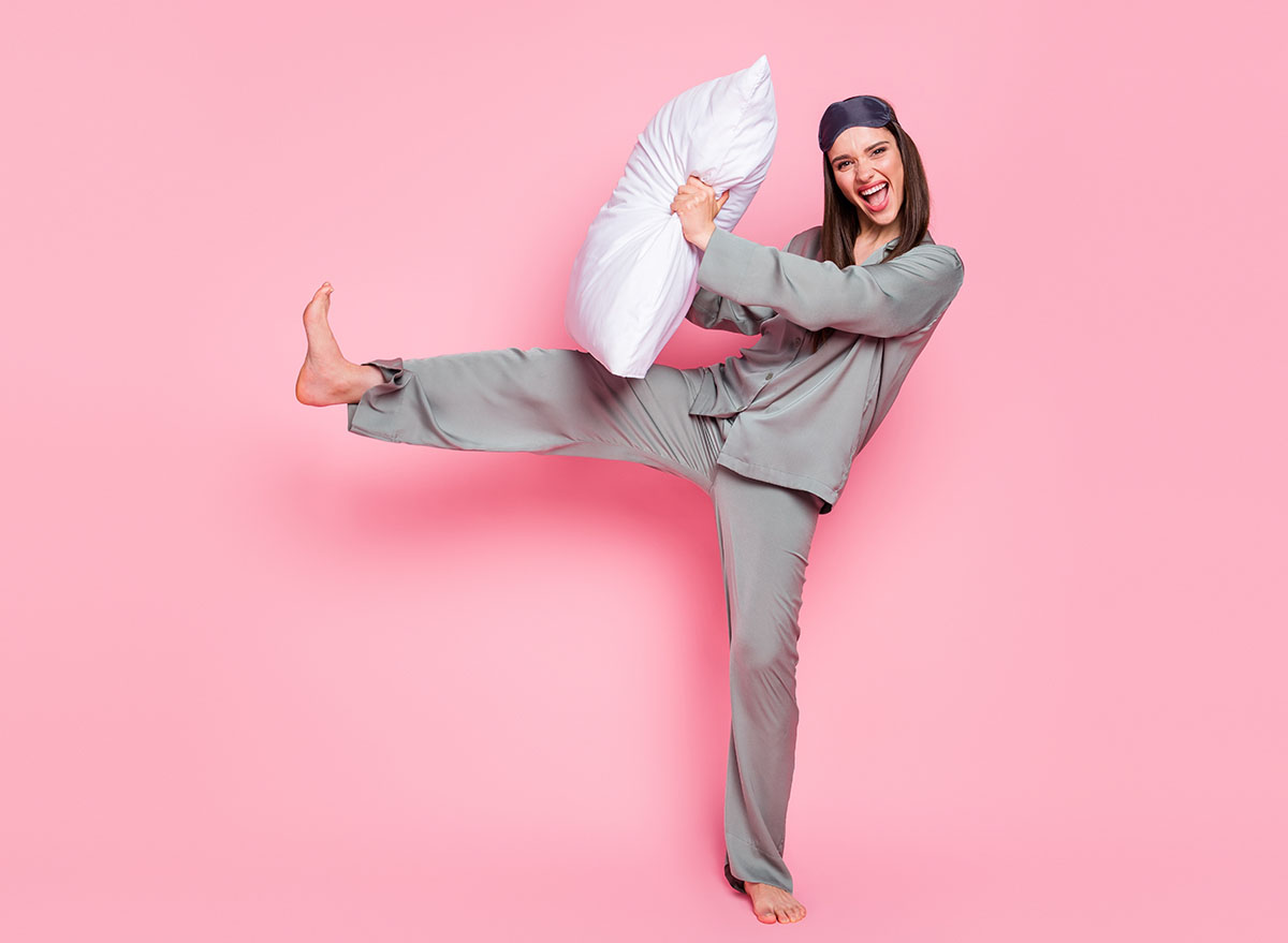 5 Bed Exercises That Flatten Lower Belly Pooch While You Wake Up After 60