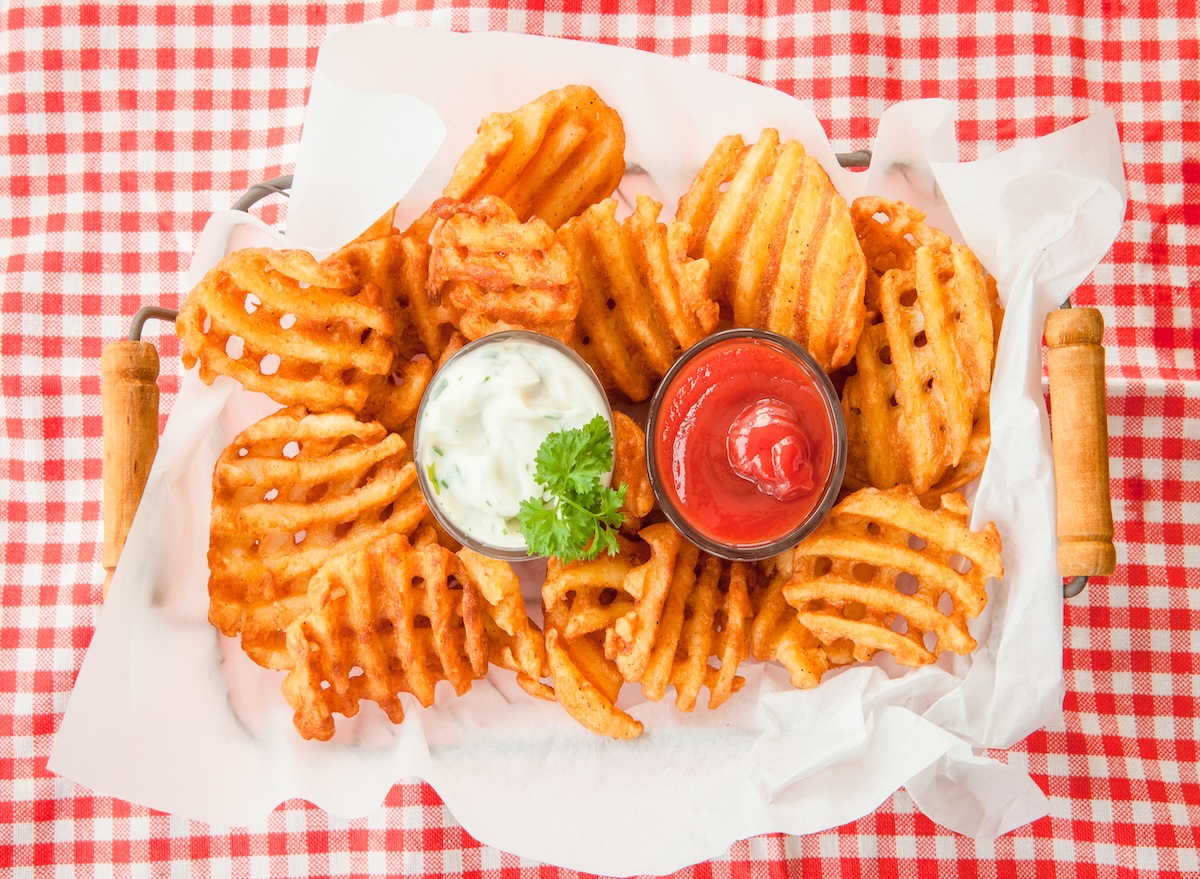 Fresh,Waffle,Fries,With,Ketchup,And,Mayonnaise