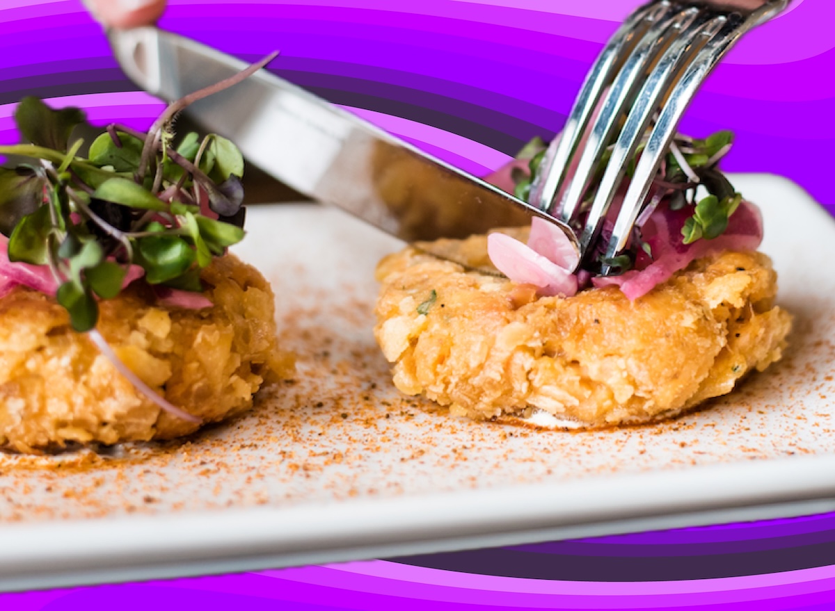 7 Chain Restaurants Using Real Lump Crab in Their Crab Cakes