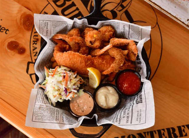 Bubba Gump Shrimp Co. Forrest's Seafood Feast 