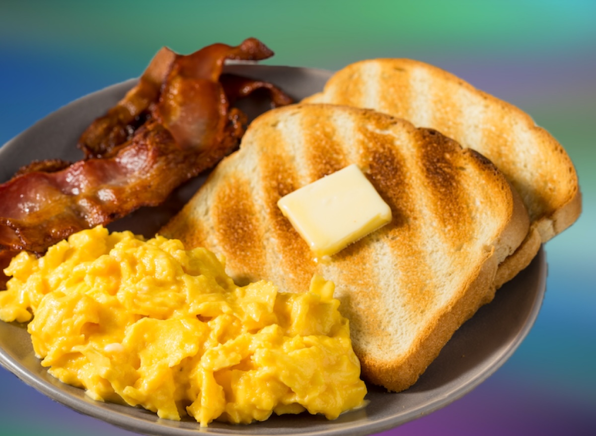7 Chain Restaurants Still Cooking Eggs to Order at Breakfast