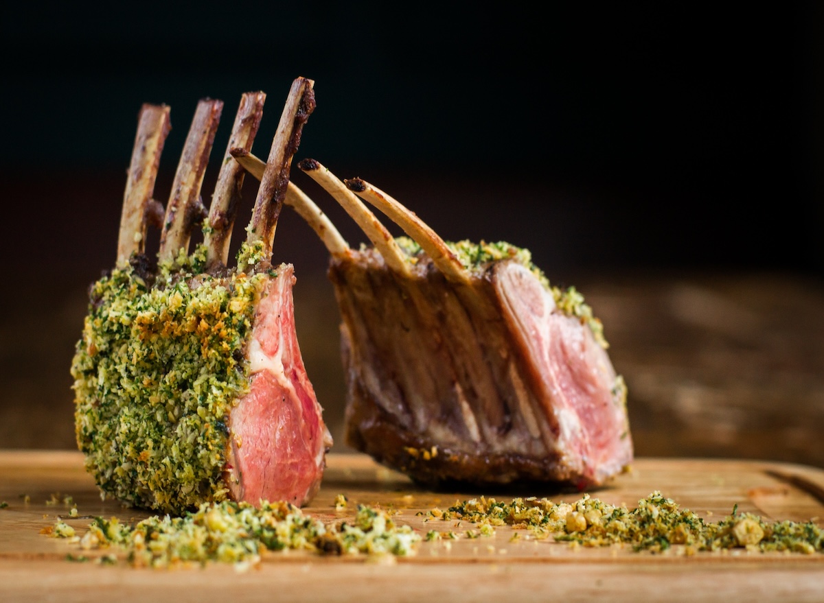 Rack,Of,Lamb,With,Hazelnut,Herb,Crust,On,Wooden,Board